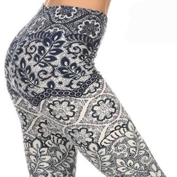 New Plus soft blue white floral leggings - Picture 2 of 5